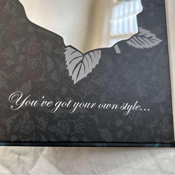 e.l.f. Disney Good vs Evil Let the Drama Begin Beauty Book super Rare find new - Picture 12 of 13